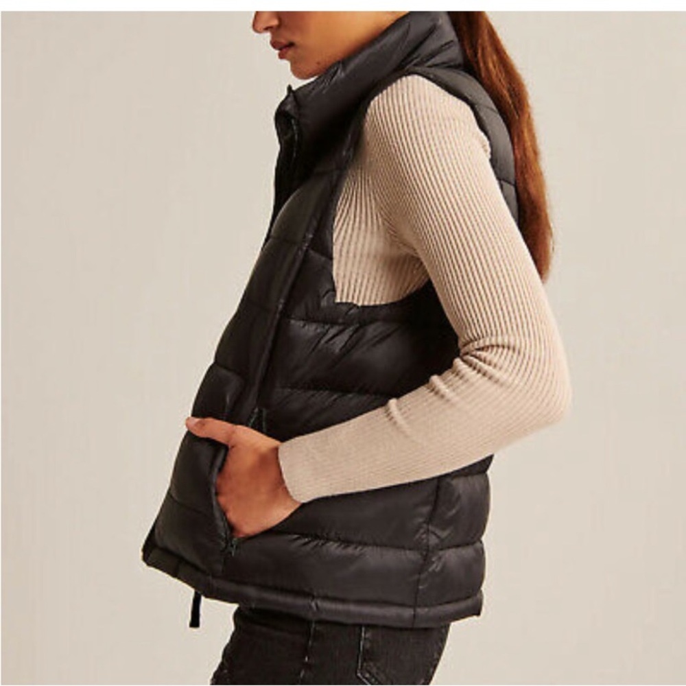 Packable puffer vest - Picture 3 of 4